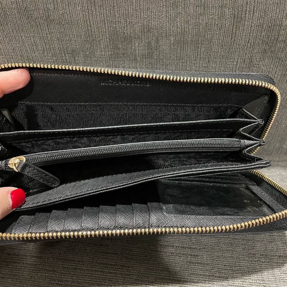 Michael Kors Wallet Wristlet - Picture 2 of 5